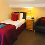Cornerways Guest house 4*