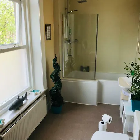 Cornerways Guest house 4*