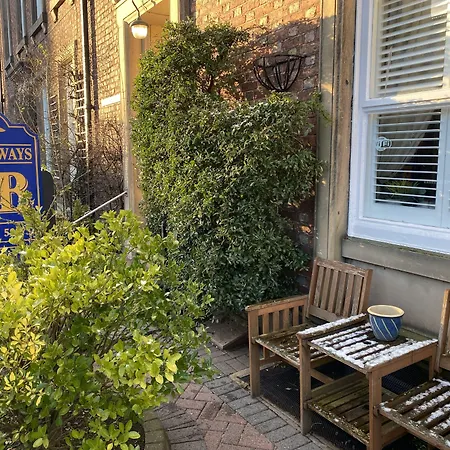 ゲストハウス Cornerways 4*